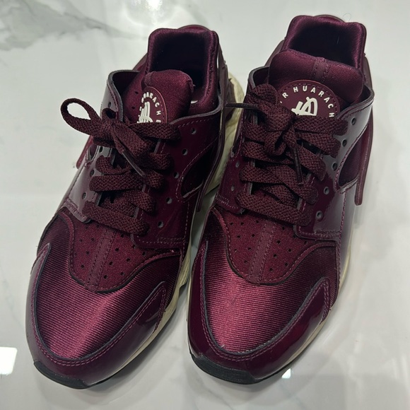 Nike Air Huarache women’s size 7 Beetroot - Picture 1 of 3